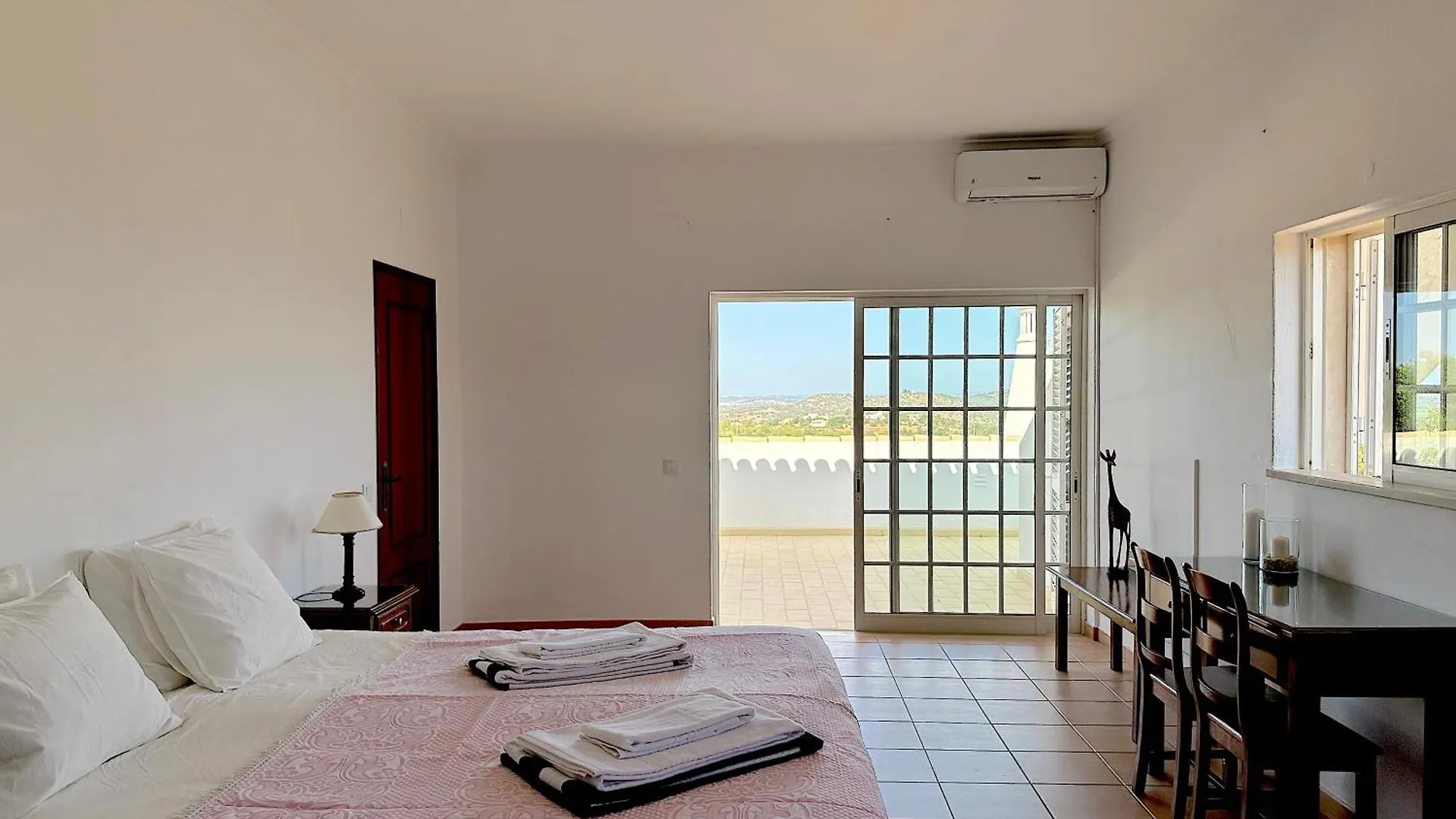 Bnb Homes Luxurious Villa Stardust With Swimming Pool & Bbq For Family Fun Almeijoafras 0*,